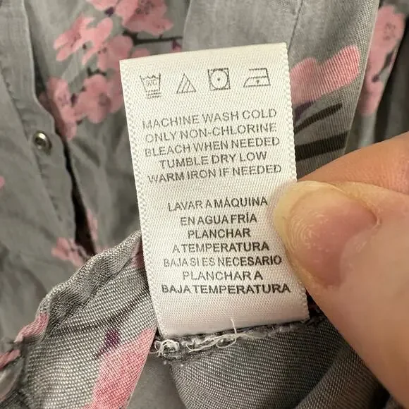 Billy T Women Cherry Blossom Shirt Small Lyocell Roll Tab Floral Preppy Cottage - Picture 7 of 7